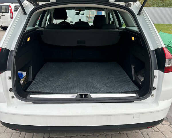 Белый Ситроен С5, объемом двигателя 1.56 л и пробегом 346 тыс. км за 6100 $, фото 10 на Automoto.ua