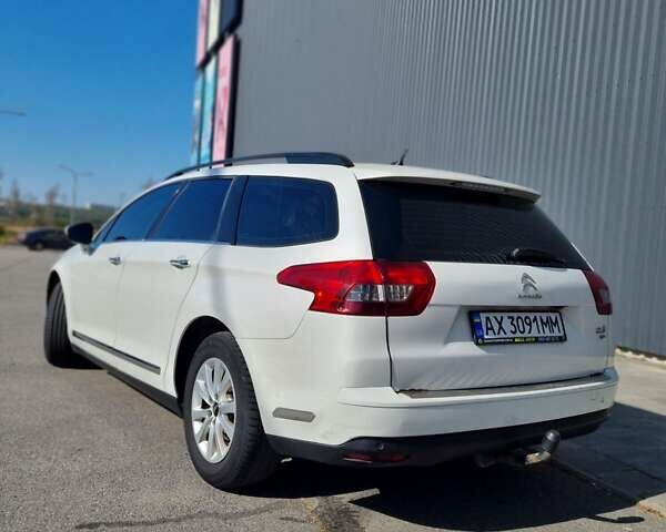 Белый Ситроен С5, объемом двигателя 1.6 л и пробегом 345 тыс. км за 8600 $, фото 3 на Automoto.ua