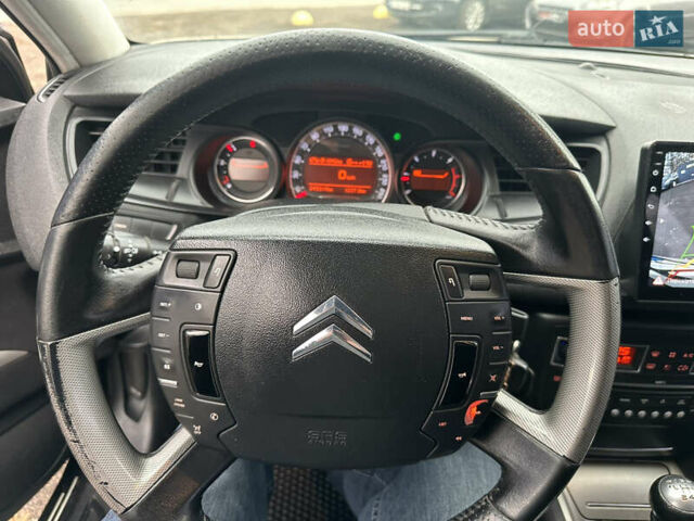 Бежевый Ситроен С5, объемом двигателя 2 л и пробегом 240 тыс. км за 4950 $, фото 17 на Automoto.ua