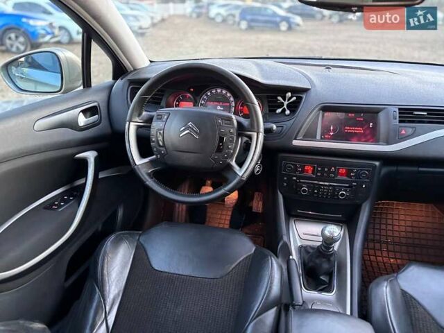 Бежевый Ситроен С5, объемом двигателя 2 л и пробегом 213 тыс. км за 5499 $, фото 21 на Automoto.ua