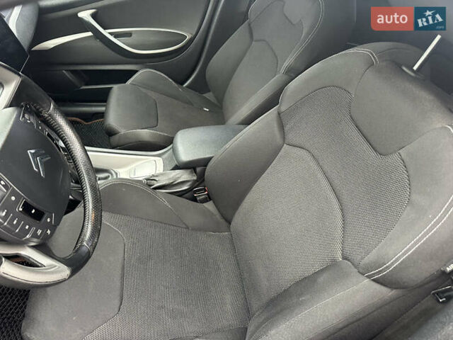 Бежевый Ситроен С5, объемом двигателя 2 л и пробегом 240 тыс. км за 4950 $, фото 13 на Automoto.ua