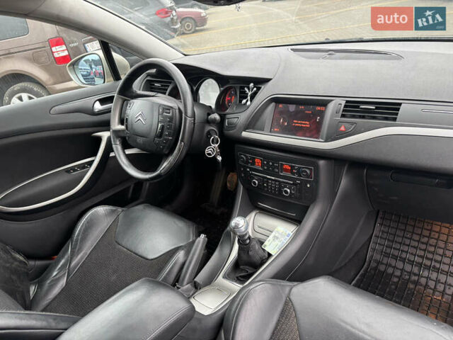 Бежевый Ситроен С5, объемом двигателя 2 л и пробегом 214 тыс. км за 5600 $, фото 15 на Automoto.ua