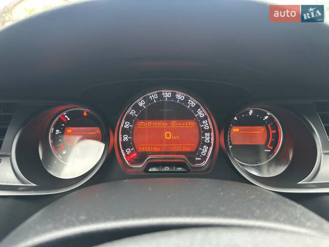 Бежевый Ситроен С5, объемом двигателя 2 л и пробегом 240 тыс. км за 4950 $, фото 18 на Automoto.ua