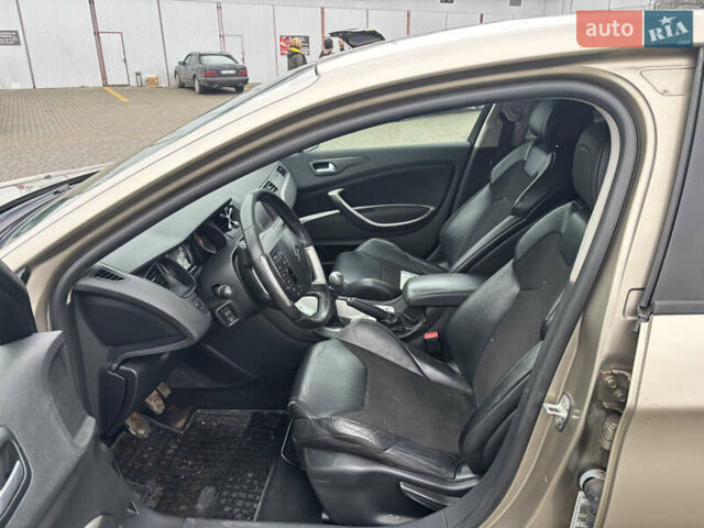 Бежевый Ситроен С5, объемом двигателя 2 л и пробегом 214 тыс. км за 5600 $, фото 11 на Automoto.ua