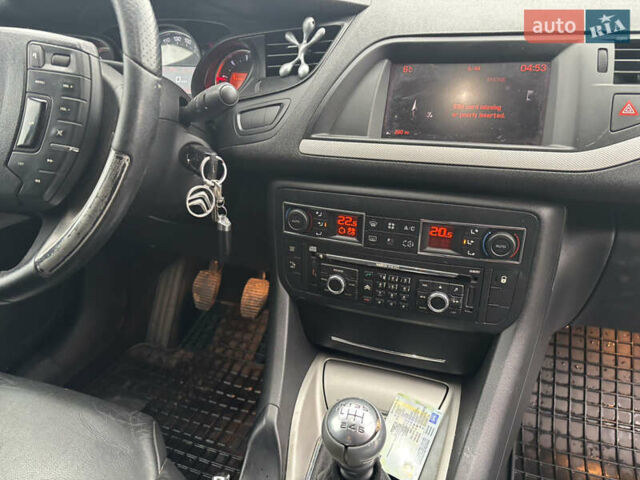 Бежевый Ситроен С5, объемом двигателя 2 л и пробегом 214 тыс. км за 5600 $, фото 16 на Automoto.ua