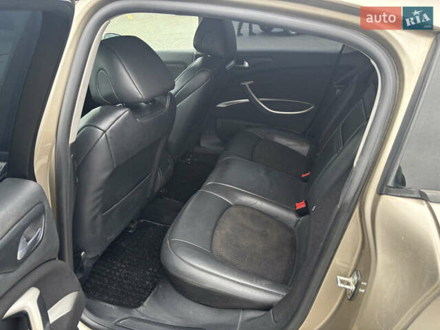 Бежевый Ситроен С5, объемом двигателя 2 л и пробегом 214 тыс. км за 5600 $, фото 12 на Automoto.ua