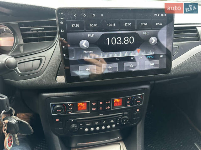 Бежевый Ситроен С5, объемом двигателя 2 л и пробегом 240 тыс. км за 4950 $, фото 15 на Automoto.ua