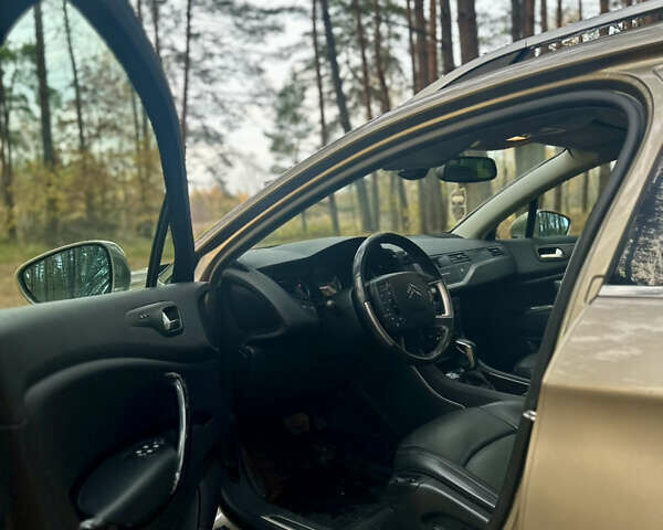 Бежевый Ситроен С5, объемом двигателя 2 л и пробегом 168 тыс. км за 10500 $, фото 19 на Automoto.ua