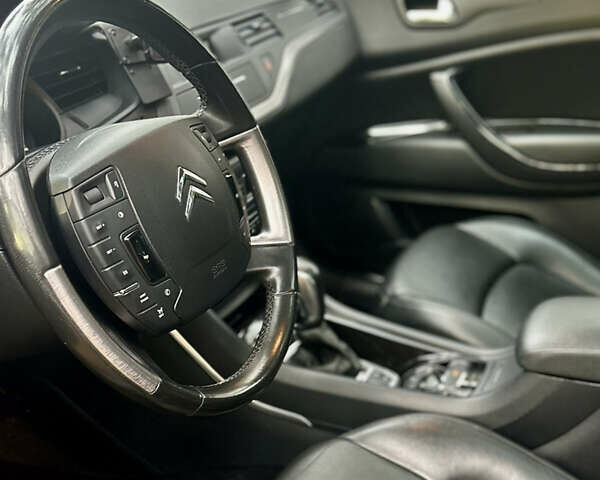 Бежевый Ситроен С5, объемом двигателя 2 л и пробегом 168 тыс. км за 10500 $, фото 20 на Automoto.ua