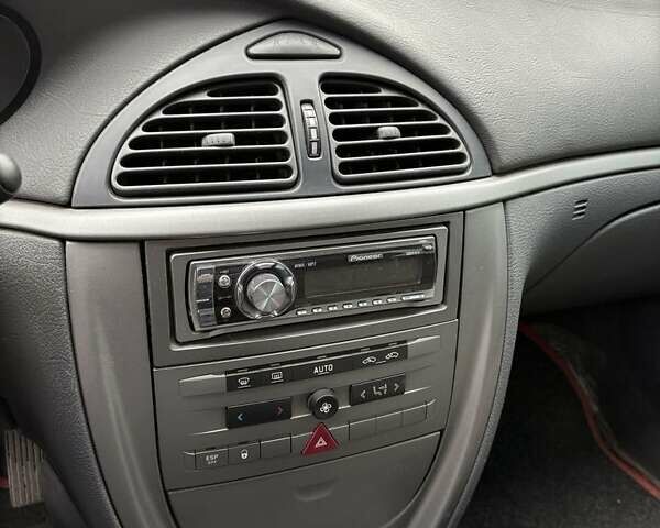 Чорний Сітроен С5, об'ємом двигуна 1.8 л та пробігом 81 тис. км за 4800 $, фото 9 на Automoto.ua