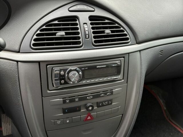 Черный Ситроен С5, объемом двигателя 1.8 л и пробегом 81 тыс. км за 4800 $, фото 10 на Automoto.ua