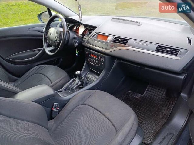 Черный Ситроен С5, объемом двигателя 1.56 л и пробегом 212 тыс. км за 4585 $, фото 12 на Automoto.ua