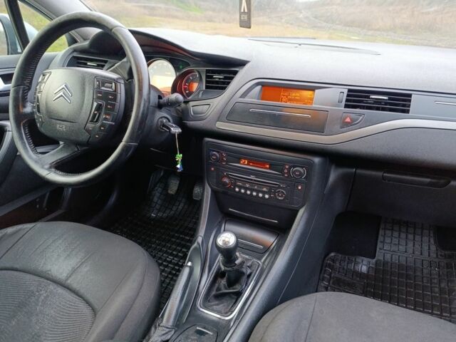 Чорний Сітроен С5, об'ємом двигуна 1.6 л та пробігом 210 тис. км за 3950 $, фото 15 на Automoto.ua