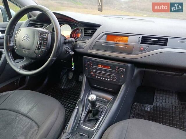 Черный Ситроен С5, объемом двигателя 1.56 л и пробегом 212 тыс. км за 4585 $, фото 11 на Automoto.ua
