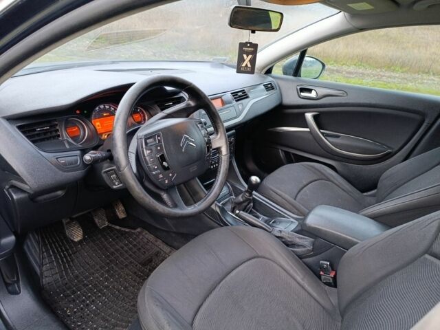 Чорний Сітроен С5, об'ємом двигуна 1.6 л та пробігом 210 тис. км за 3950 $, фото 8 на Automoto.ua