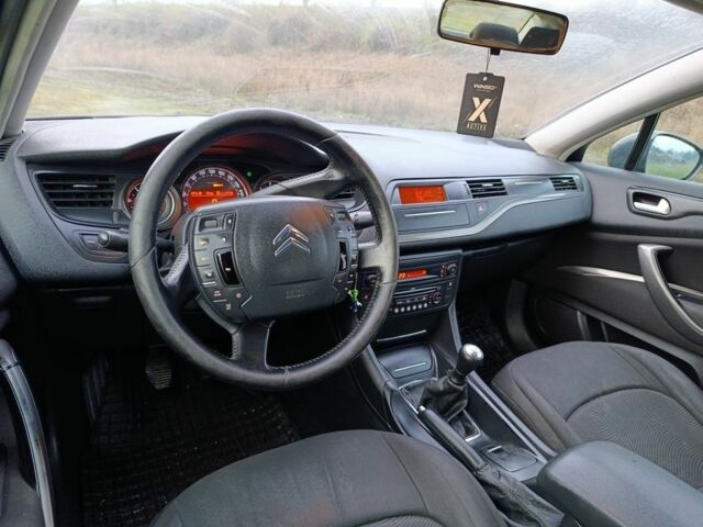 Чорний Сітроен С5, об'ємом двигуна 1.6 л та пробігом 210 тис. км за 3950 $, фото 7 на Automoto.ua