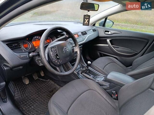 Черный Ситроен С5, объемом двигателя 1.56 л и пробегом 212 тыс. км за 4585 $, фото 6 на Automoto.ua