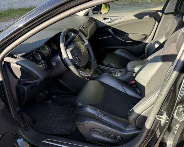 Черный Ситроен С5, объемом двигателя 2 л и пробегом 289 тыс. км за 6700 $, фото 4 на Automoto.ua