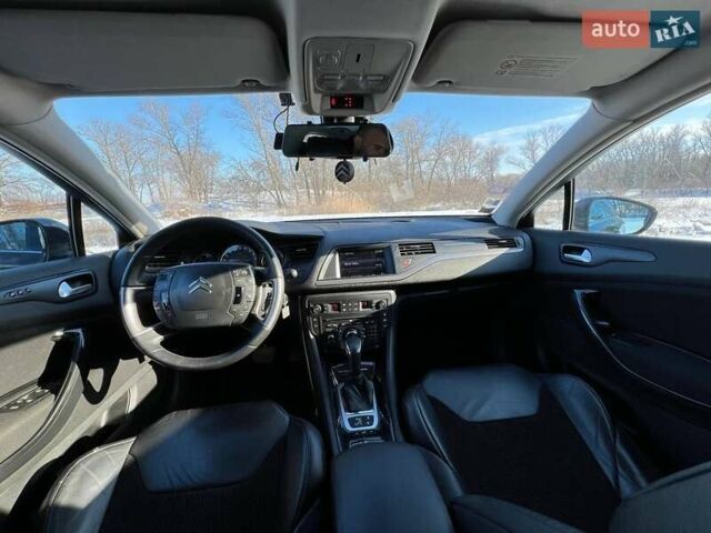 Чорний Сітроен С5, об'ємом двигуна 1.6 л та пробігом 222 тис. км за 6999 $, фото 56 на Automoto.ua