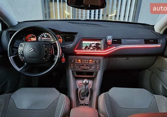 Черный Ситроен С5, объемом двигателя 2 л и пробегом 288 тыс. км за 8200 $, фото 14 на Automoto.ua
