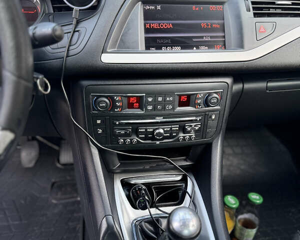 Чорний Сітроен С5, об'ємом двигуна 1.6 л та пробігом 208 тис. км за 6900 $, фото 6 на Automoto.ua