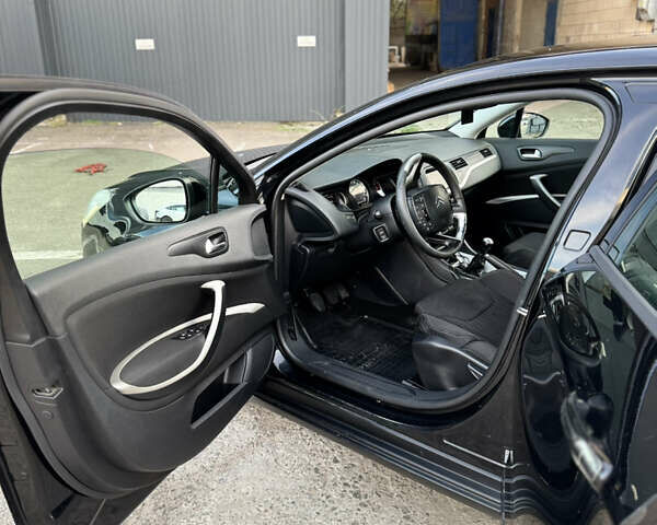 Чорний Сітроен С5, об'ємом двигуна 1.6 л та пробігом 208 тис. км за 6900 $, фото 4 на Automoto.ua