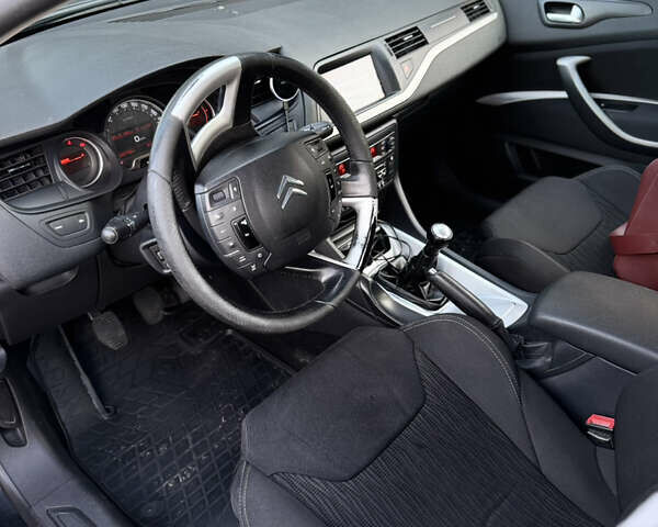 Чорний Сітроен С5, об'ємом двигуна 1.6 л та пробігом 208 тис. км за 6900 $, фото 5 на Automoto.ua