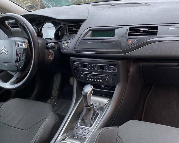 Черный Ситроен С5, объемом двигателя 2 л и пробегом 215 тыс. км за 6300 $, фото 9 на Automoto.ua