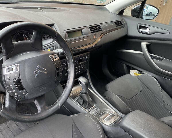 Черный Ситроен С5, объемом двигателя 2 л и пробегом 215 тыс. км за 6300 $, фото 6 на Automoto.ua