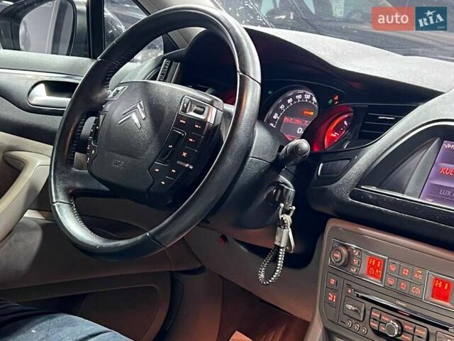 Черный Ситроен С5, объемом двигателя 2 л и пробегом 295 тыс. км за 7300 $, фото 9 на Automoto.ua