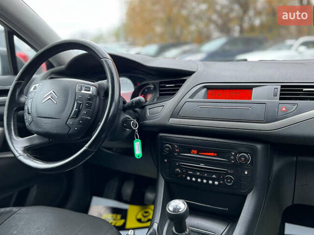 Черный Ситроен С5, объемом двигателя 1.6 л и пробегом 254 тыс. км за 5500 $, фото 16 на Automoto.ua