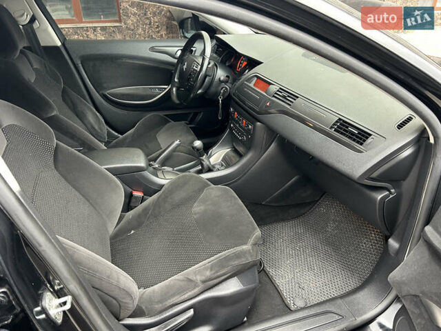 Чорний Сітроен С5, об'ємом двигуна 1.6 л та пробігом 228 тис. км за 6999 $, фото 18 на Automoto.ua