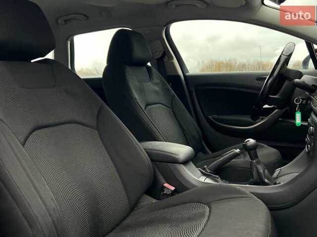 Черный Ситроен С5, объемом двигателя 1.6 л и пробегом 254 тыс. км за 5500 $, фото 15 на Automoto.ua