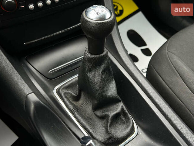 Черный Ситроен С5, объемом двигателя 1.6 л и пробегом 254 тыс. км за 5500 $, фото 14 на Automoto.ua