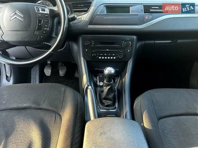 Чорний Сітроен С5, об'ємом двигуна 1.6 л та пробігом 254 тис. км за 5200 $, фото 12 на Automoto.ua