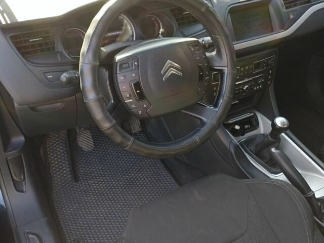 Черный Ситроен С5, объемом двигателя 1.6 л и пробегом 335 тыс. км за 6200 $, фото 6 на Automoto.ua