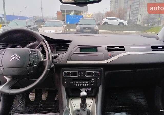 Черный Ситроен С5, объемом двигателя 1.56 л и пробегом 293 тыс. км за 5500 $, фото 16 на Automoto.ua