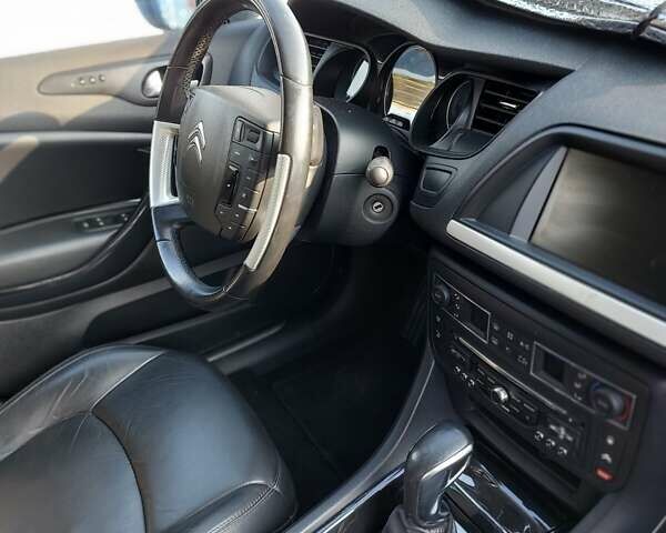 Чорний Сітроен С5, об'ємом двигуна 2.2 л та пробігом 212 тис. км за 11200 $, фото 6 на Automoto.ua