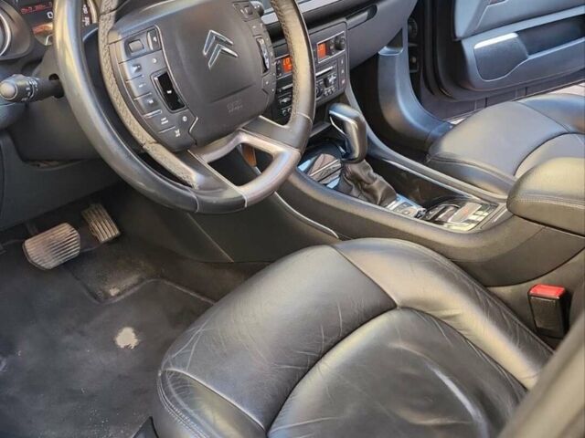 Чорний Сітроен С5, об'ємом двигуна 2.2 л та пробігом 224 тис. км за 11700 $, фото 2 на Automoto.ua