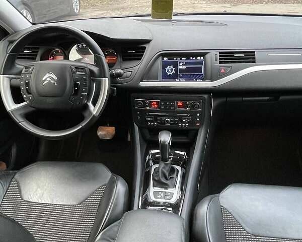 Черный Ситроен С5, объемом двигателя 2.18 л и пробегом 188 тыс. км за 11500 $, фото 15 на Automoto.ua