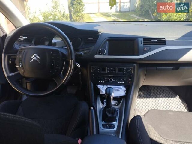 Черный Ситроен С5, объемом двигателя 1.6 л и пробегом 235 тыс. км за 6000 $, фото 1 на Automoto.ua