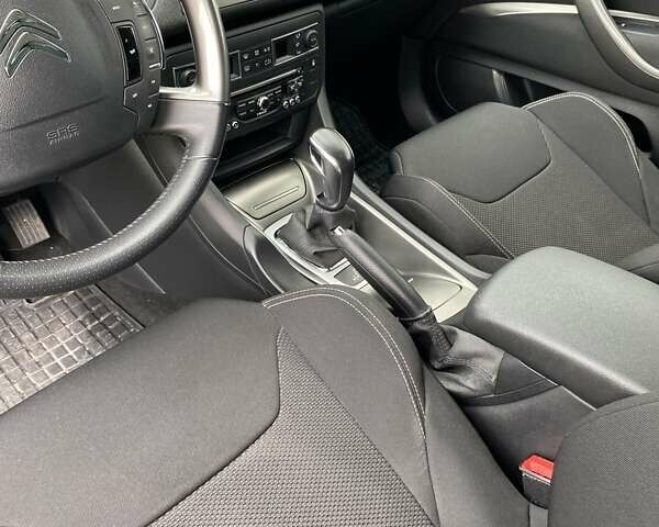 Черный Ситроен С5, объемом двигателя 1.6 л и пробегом 201 тыс. км за 8700 $, фото 21 на Automoto.ua