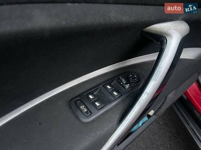 Красный Ситроен С5, объемом двигателя 2 л и пробегом 300 тыс. км за 5990 $, фото 15 на Automoto.ua