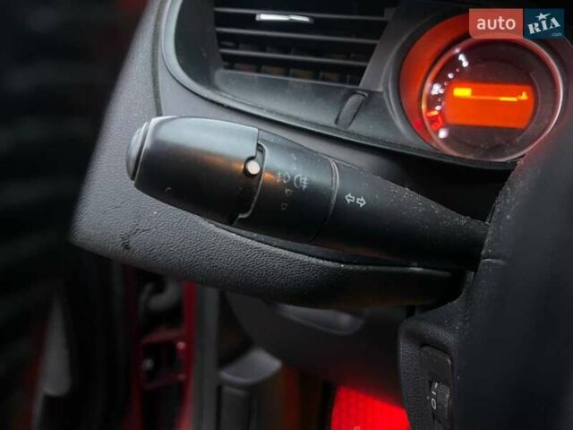 Красный Ситроен С5, объемом двигателя 2 л и пробегом 300 тыс. км за 5990 $, фото 16 на Automoto.ua