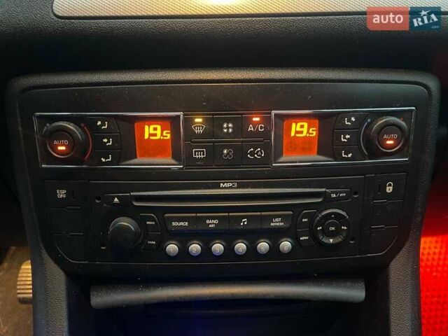 Красный Ситроен С5, объемом двигателя 2 л и пробегом 300 тыс. км за 5990 $, фото 22 на Automoto.ua