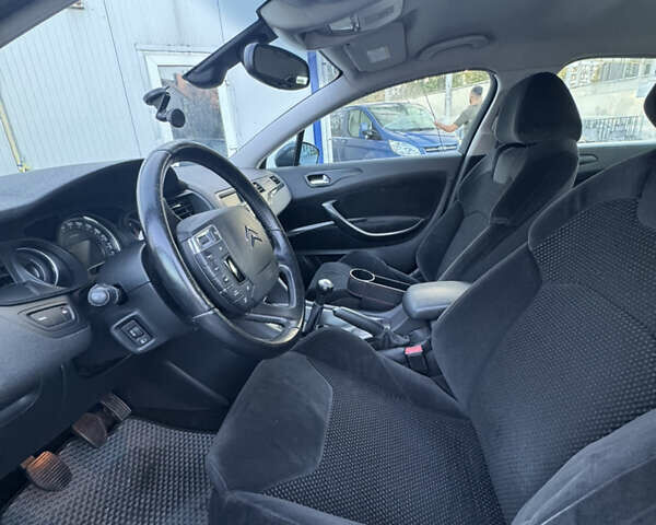Сітроен С5, об'ємом двигуна 1.6 л та пробігом 270 тис. км за 6000 $, фото 9 на Automoto.ua