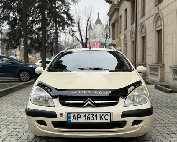 Желтый Ситроен С5, объемом двигателя 2 л и пробегом 360 тыс. км за 2850 $, фото 1 на Automoto.ua