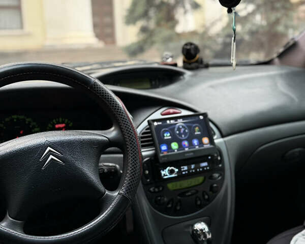 Желтый Ситроен С5, объемом двигателя 2 л и пробегом 360 тыс. км за 2850 $, фото 7 на Automoto.ua