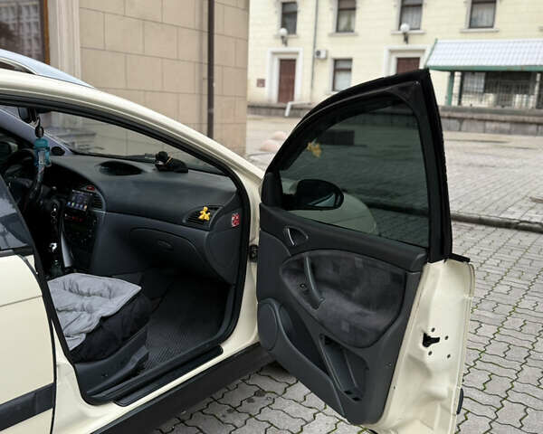 Желтый Ситроен С5, объемом двигателя 2 л и пробегом 360 тыс. км за 2850 $, фото 9 на Automoto.ua