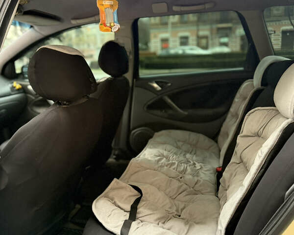 Желтый Ситроен С5, объемом двигателя 2 л и пробегом 360 тыс. км за 2850 $, фото 6 на Automoto.ua